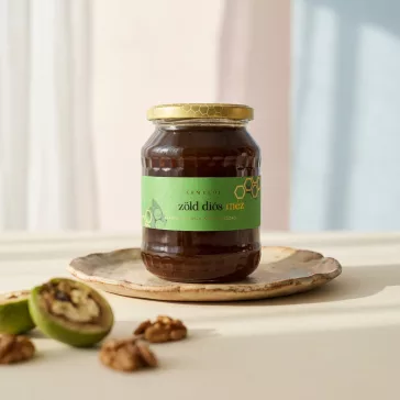 Green nuts in honey 900g